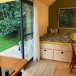Chalet Tinyhouse V Zahrade *