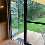 Chalet Tinyhouse V Zahrade