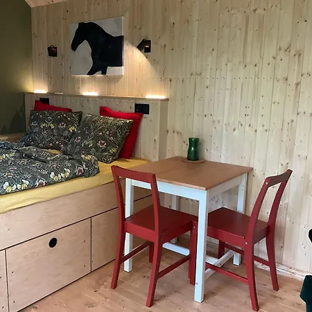 Chalet Tinyhouse V Zahrade Spelkov